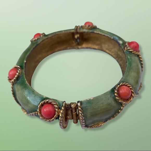 KJL Coral Glass & Green Enamel Mongul Clamper Bracelet c. 1960’s - Picture 4 of 7